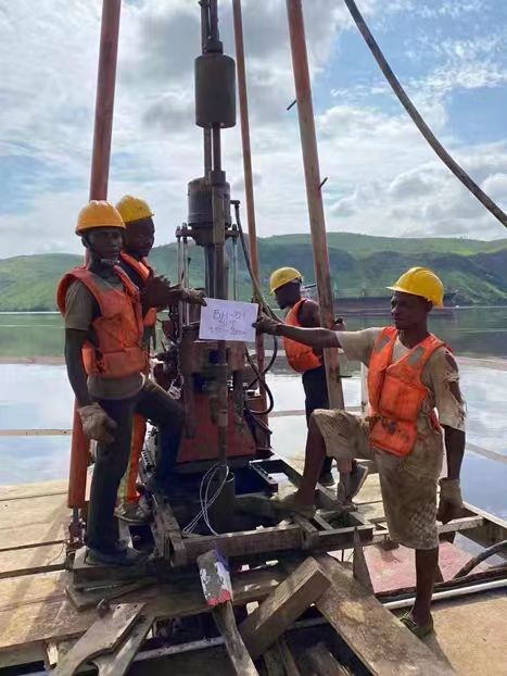 Relevé du quai du port de Matadi au Congo(RDC)